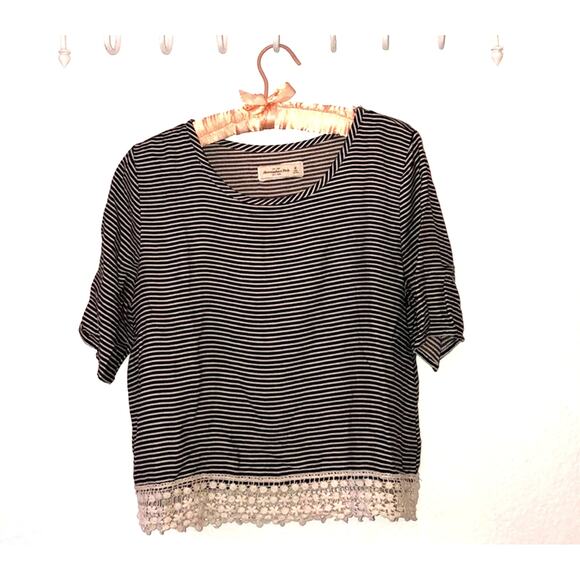 Abercrombie & Fitch Crop Striped T-Shirt with Crochet Hem Medium - Picture 2 of 7